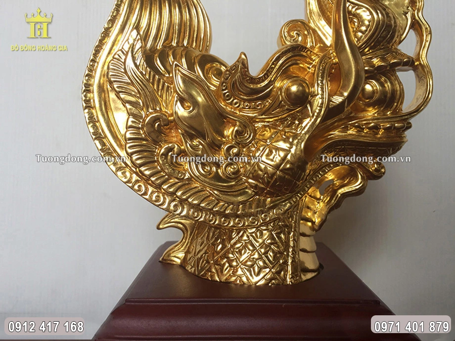 Toàn bộ bề mặt được dát vàng 24K sang trọng